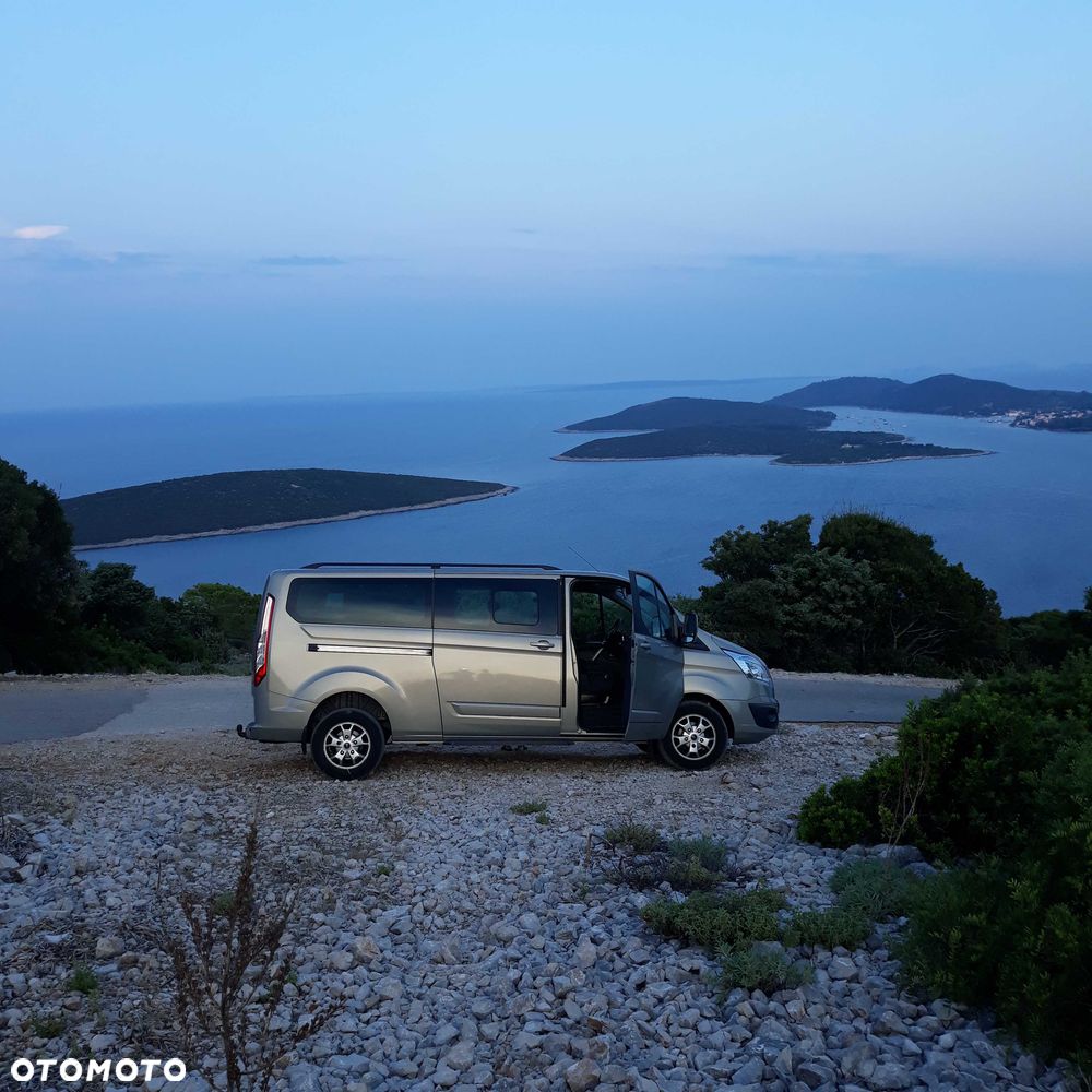 Ford Tourneo Custom - 1