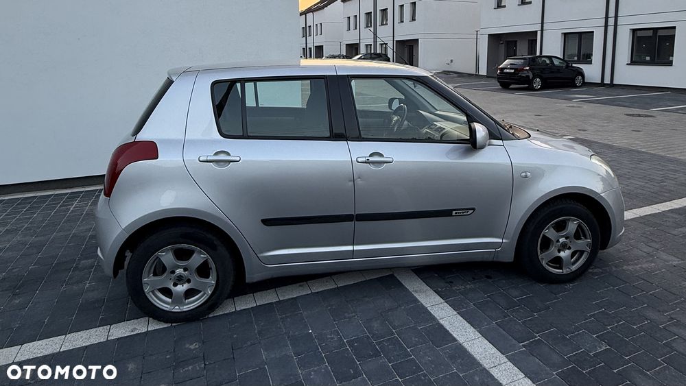Suzuki Swift 2007 photo 5