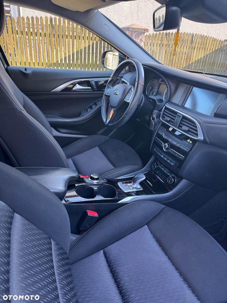 Infiniti Q30 1.6t Sport 7DCT - 10