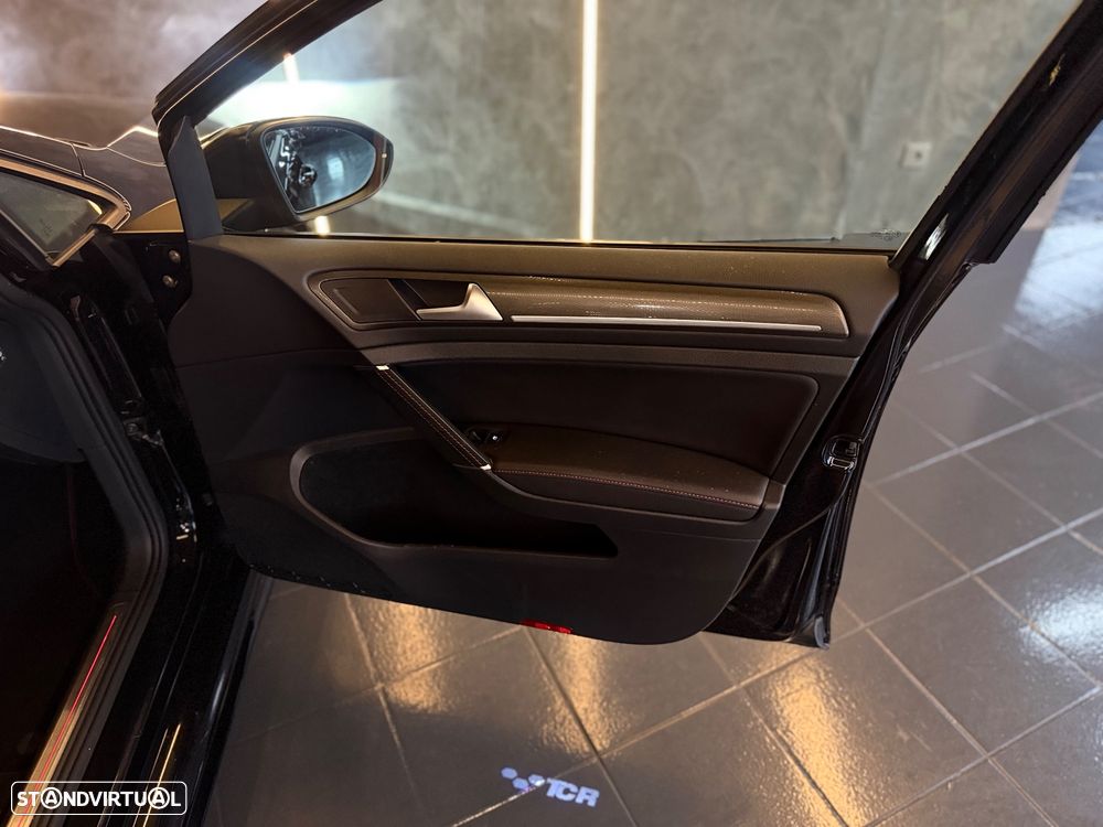 VW Golf GTI TCR 2.0 TSI OPF DSG - 24
