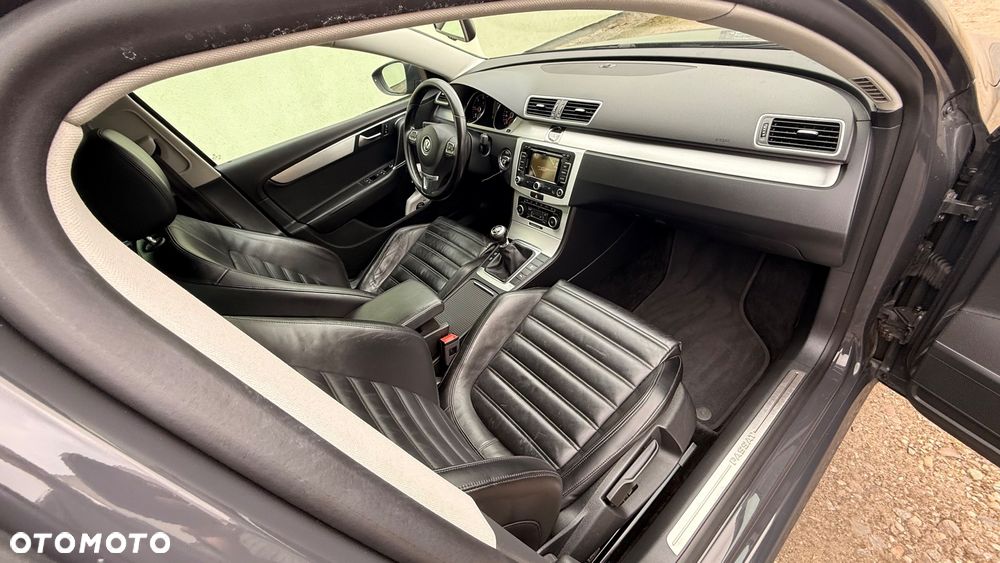 Volkswagen Passat 2.0 TDI BlueMotion Technology Highline - 35