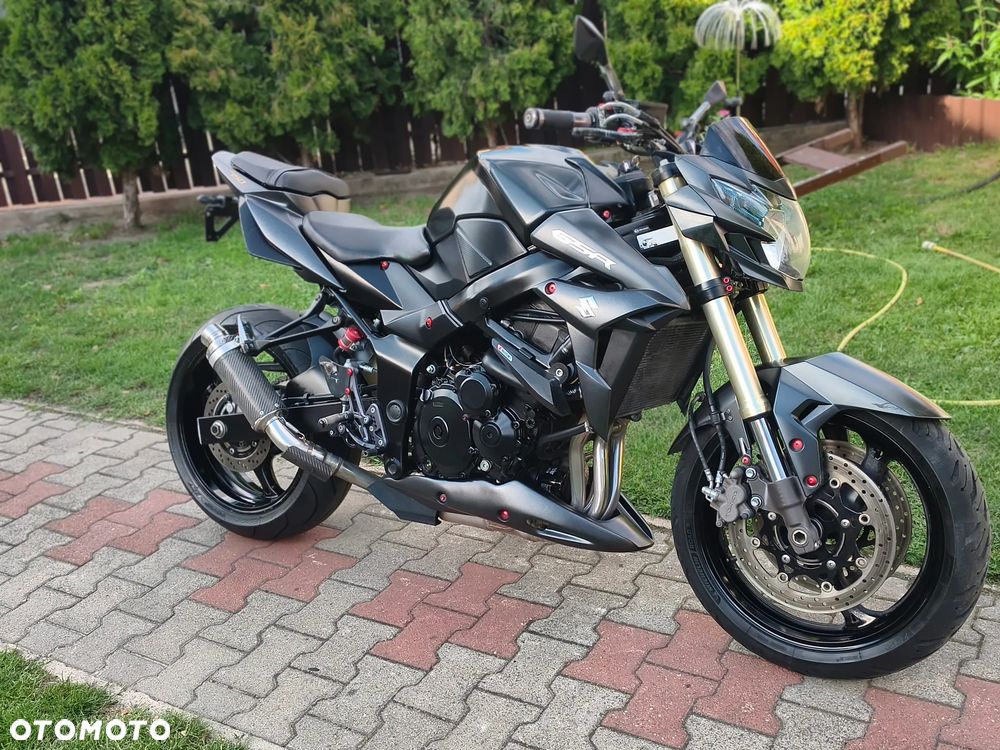 Suzuki GSR - 2