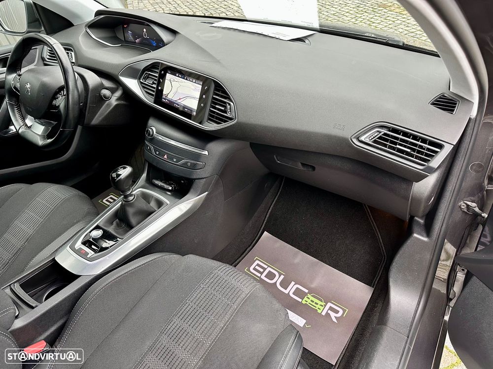 Peugeot 308 1.2 PureTech Allure - 26