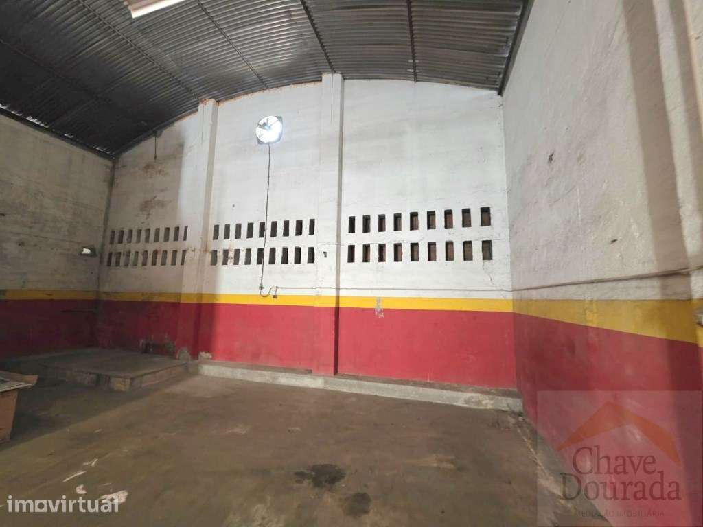 Arrenda-se armazém 400m2 - Pedrulha, Coimbra - Grande imagem: 3/5