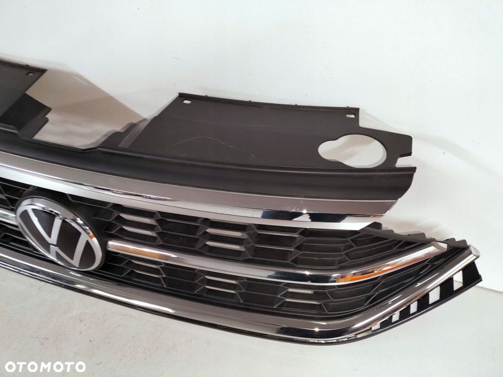 atrapa kratka grill vw polo vi lift 20- sedan - 4
