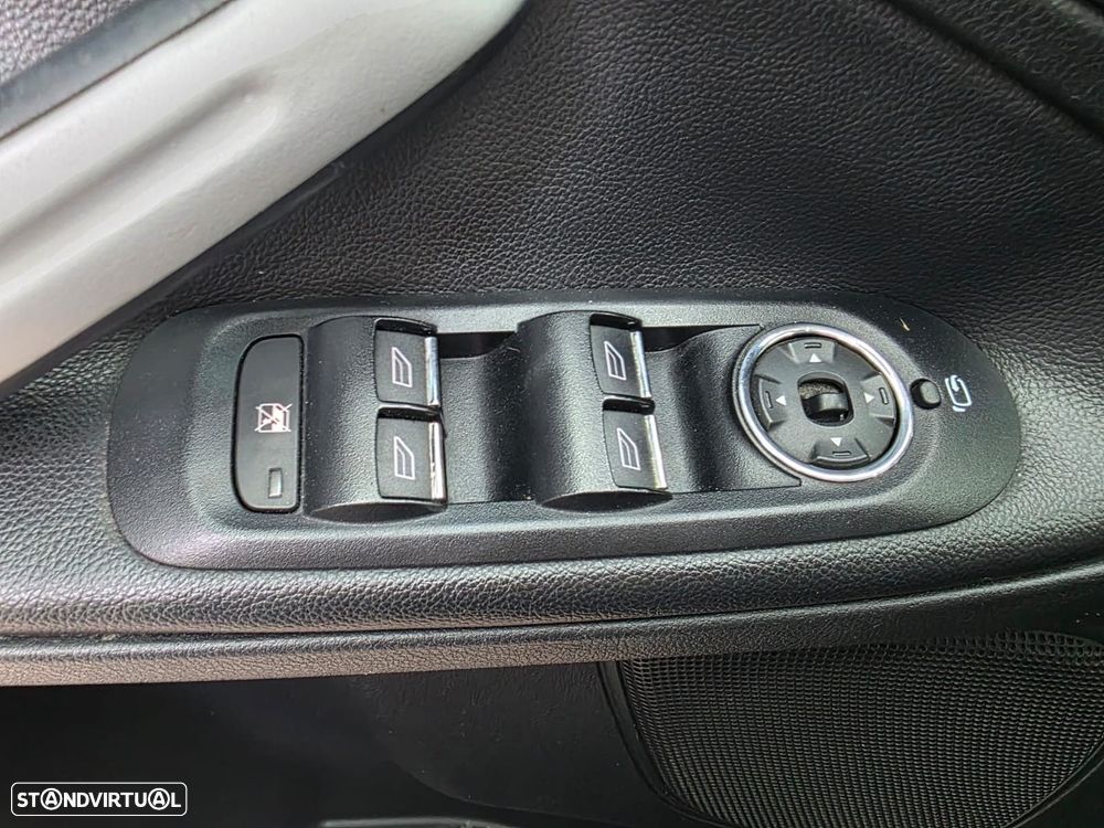 Ford S-Max 2.2 TDCi Titanium 7L - 33