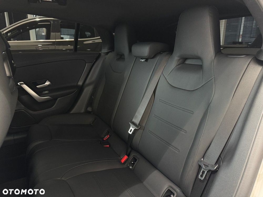 Mercedes-Benz CLA - 13