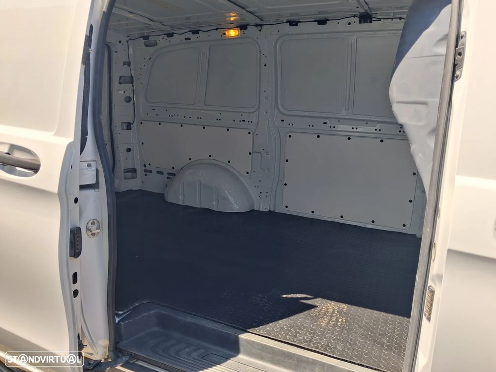 Mercedes-Benz Vito Furgão Standard 116CDI/32 - 10