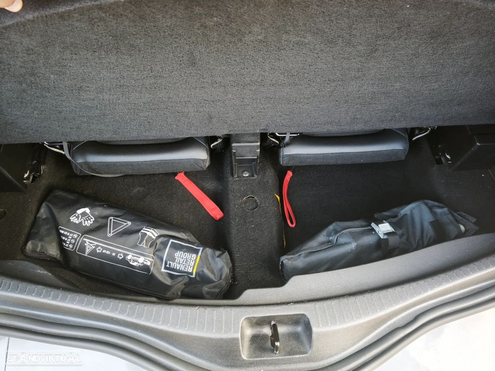 Renault Grand Scénic 1.6 dCi Intens SS - 21