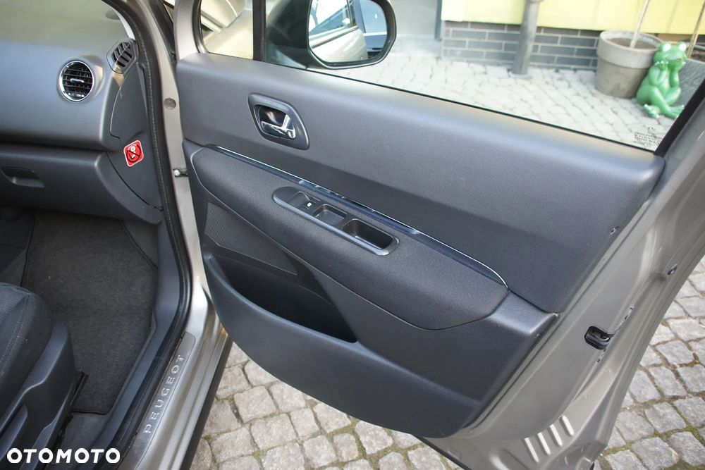 Peugeot 3008 HDi FAP 110 Platinum - 23