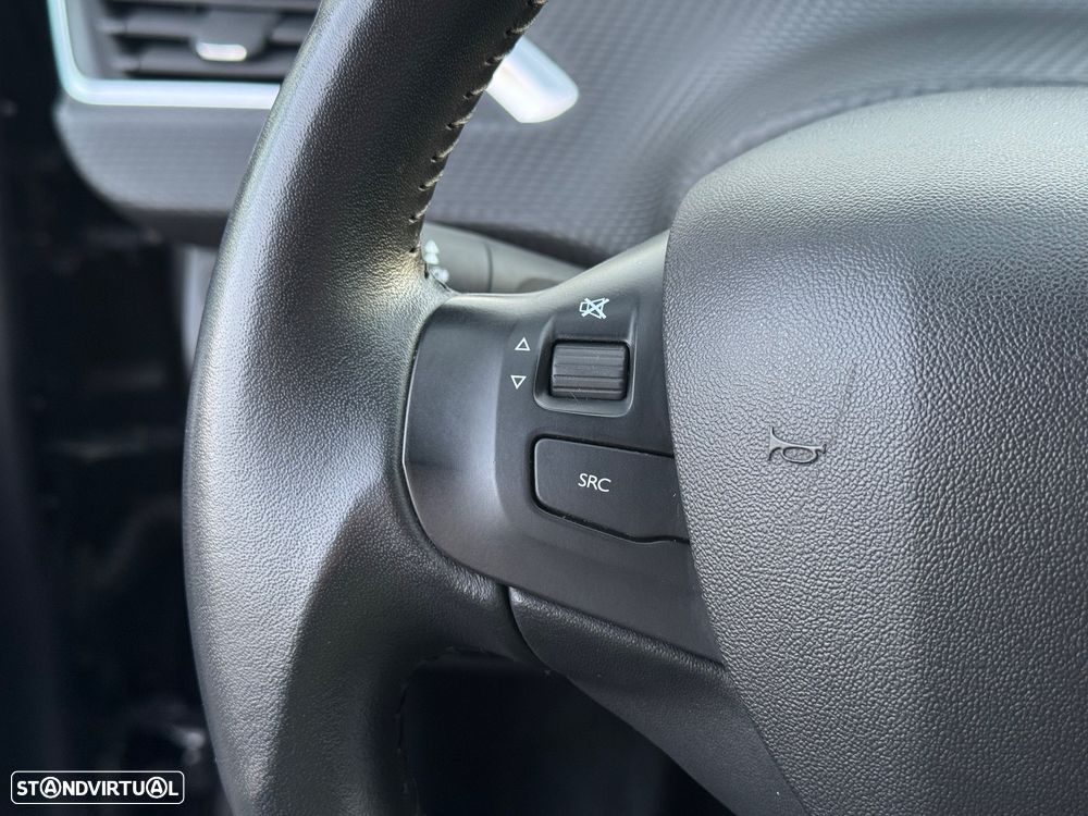 Peugeot 2008 1.2 PureTech Allure - 12