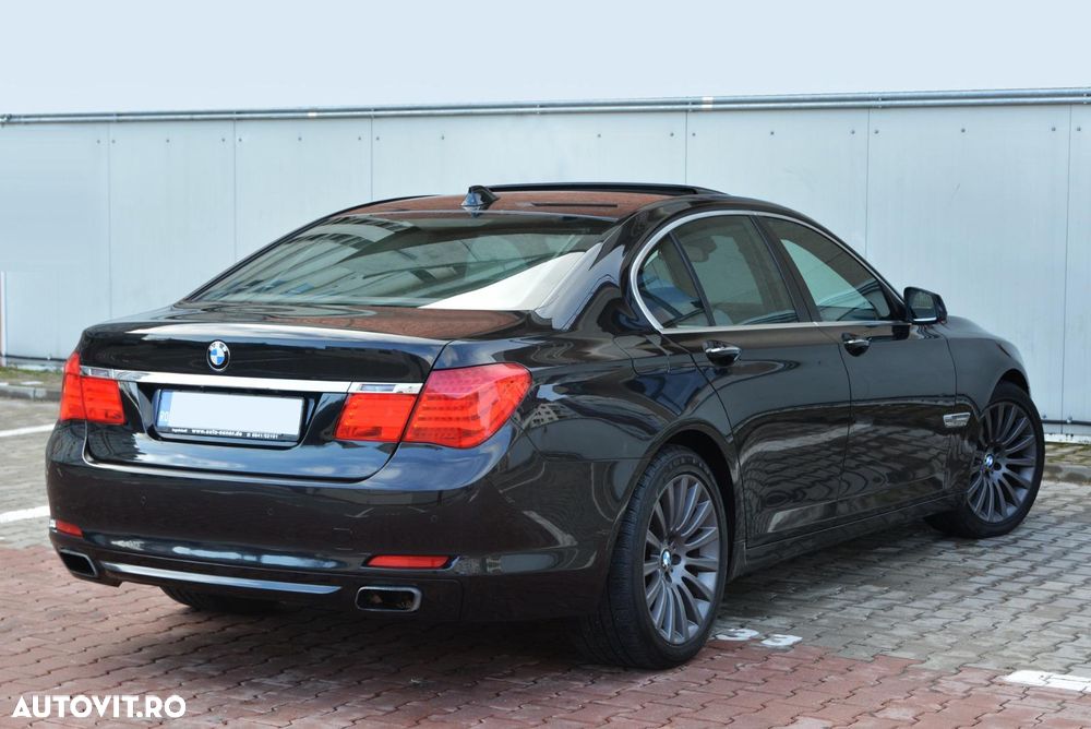 BMW Seria 7 750i - 18