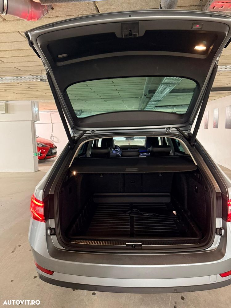 Skoda Superb Combi 2.0 TDI DSG 4X4 Laurin & Klement - 12