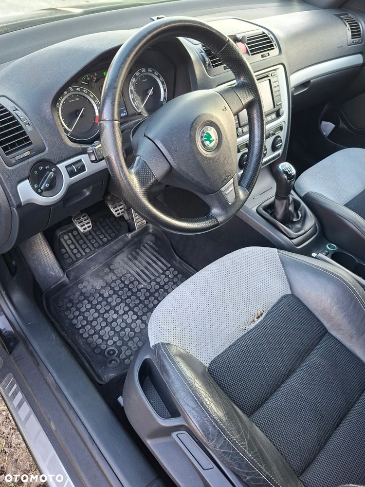 Skoda Octavia 2.0 TSI RS - 12