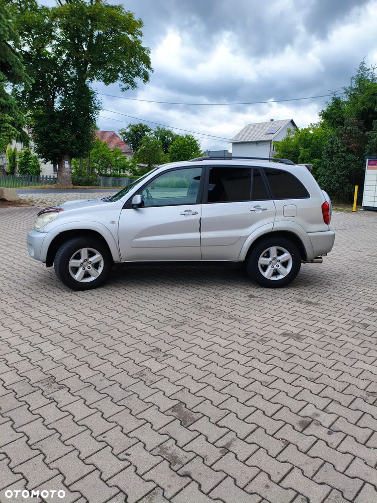 Toyota RAV4 2.0 D-4D 4x4 - 4
