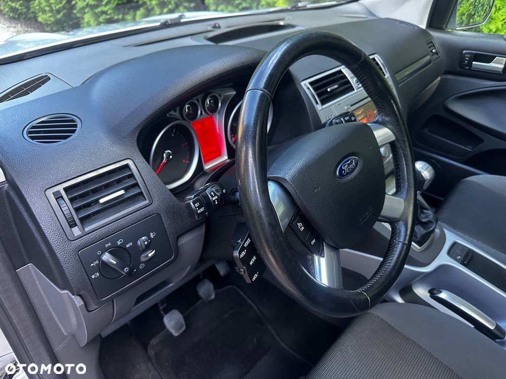 Ford Kuga - 16