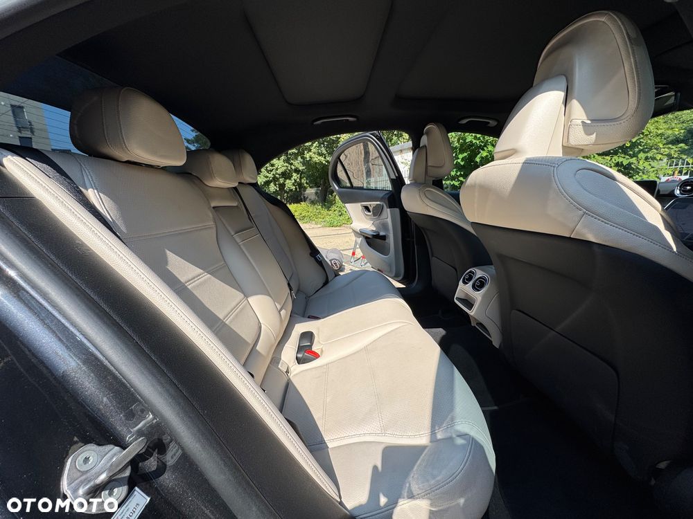 Mercedes-Benz Klasa C 300 4Matic 9G-TRONIC Avantgarde - 12