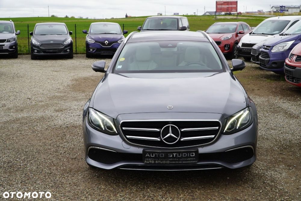 Mercedes-Benz Klasa E 220 d 4Matic 9G-TRONIC Exclusive - 31