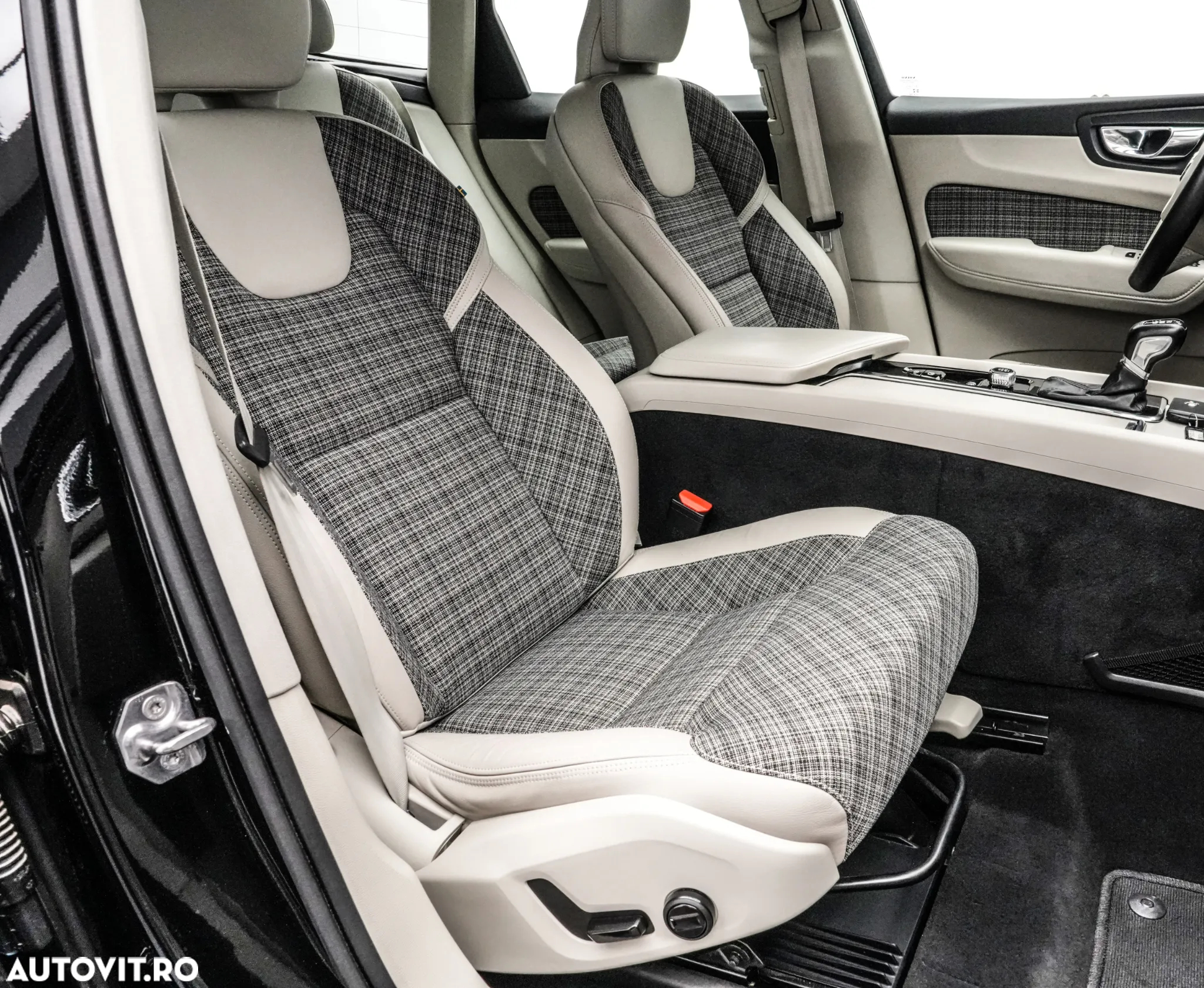 Volvo XC 60 D4 Momentum Pro - 15