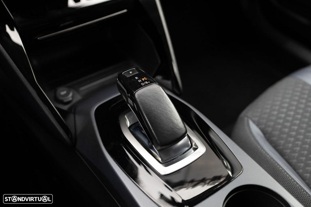 Peugeot e-2008 Allure - 9