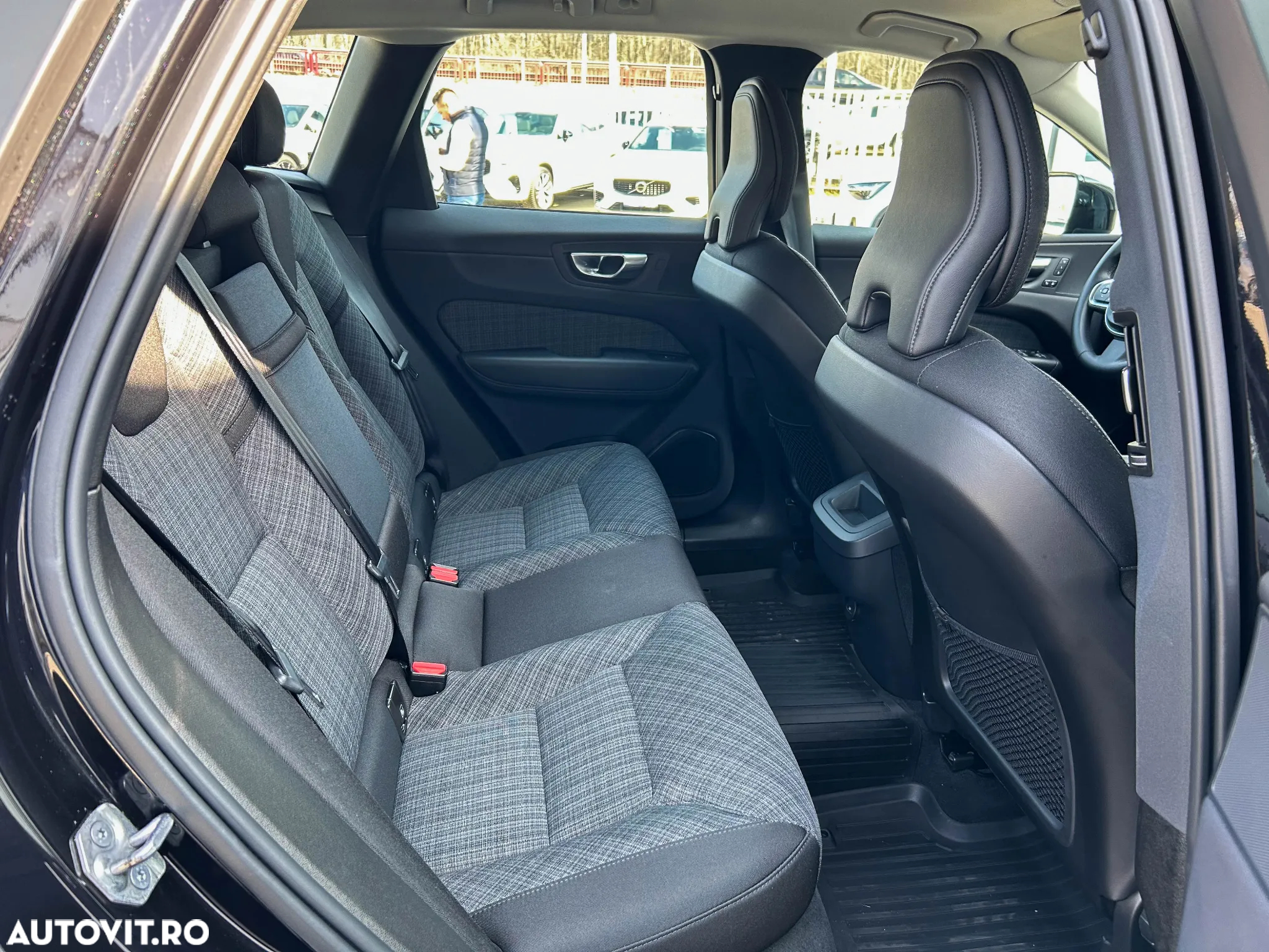Volvo XC 60 B5 MHEV AT8 AWD Momentum Pro - 16