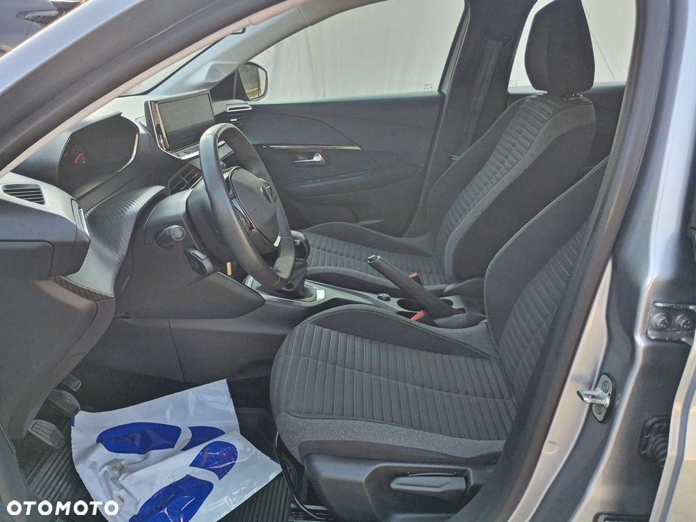 Peugeot 208 - 10