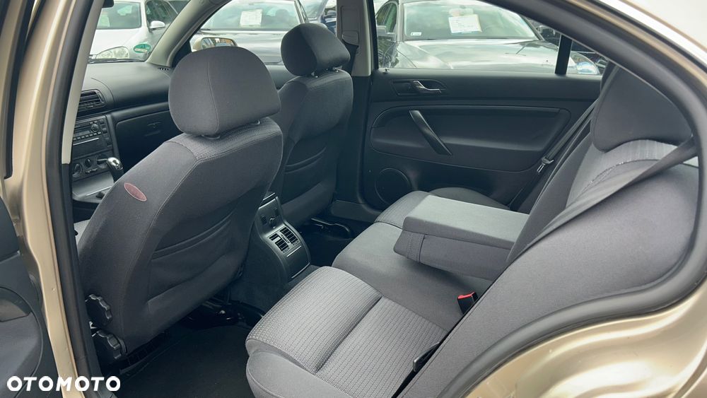 Skoda Superb 2.0 Comfort - 12