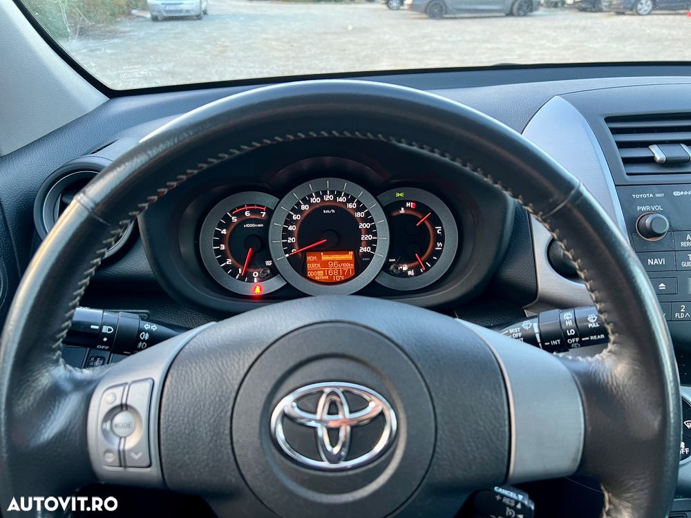 Toyota RAV4 2.2 D-4D 4x4 Executive - 13