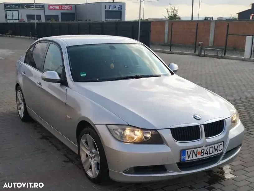 BMW Seria 3 320i Touring - 1