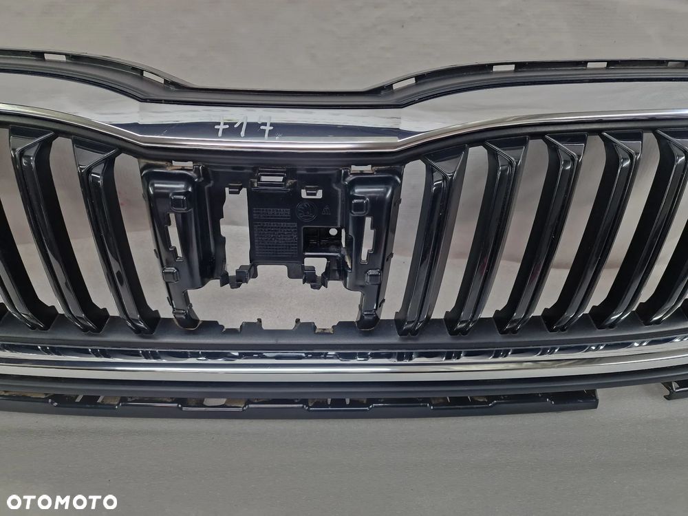 SKODA OCTAVIA 4 IV 5E3 19- ATRAPA / GRILL PRZEDNI PRZÓD , NR 5E3807723 , ŁADNA , NR AUKCJI GL717 - 4