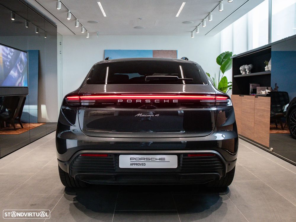 Porsche Macan Electric 4 - 11