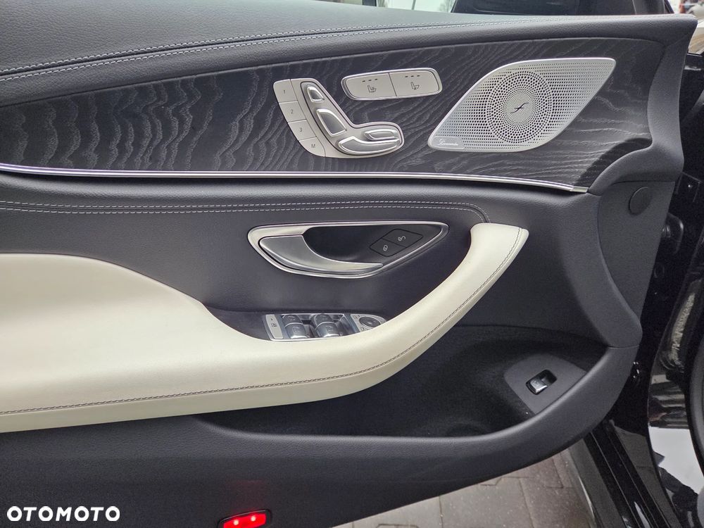 Mercedes-Benz CLS 300 d 4-Matic AMG - 21