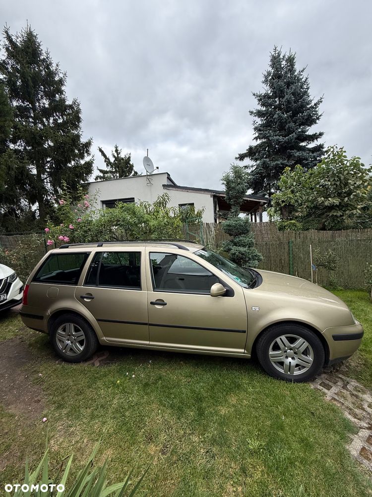 Volkswagen Golf 1.6 FSI Comfortline - 4