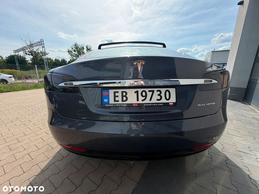 Tesla Model S - 4