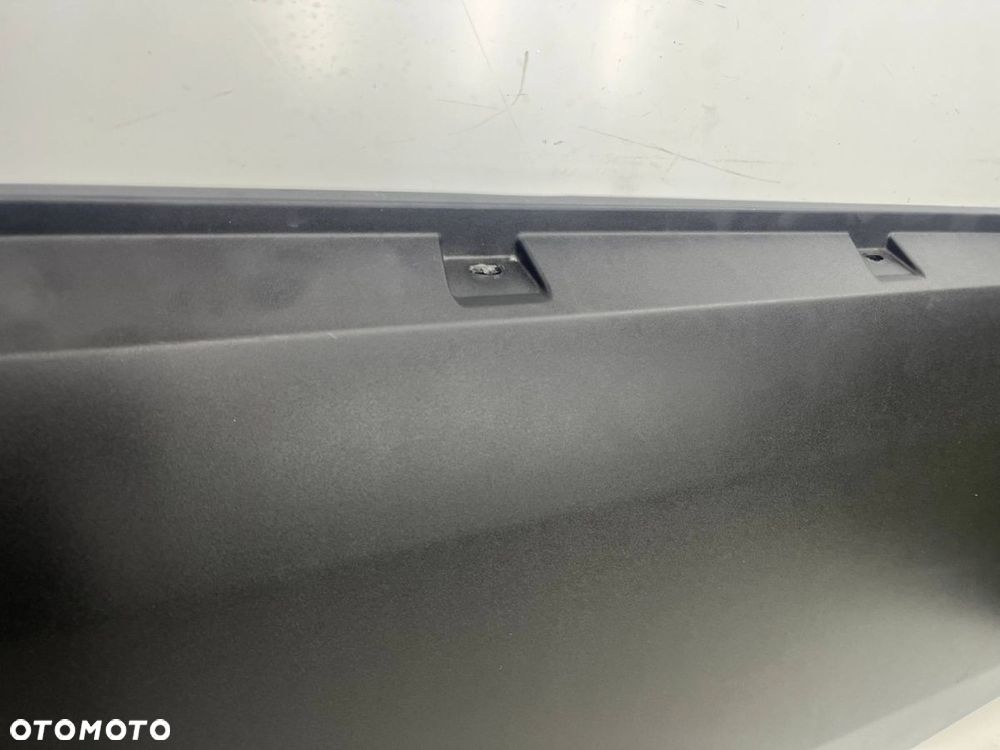 Listwa Iveco Daily 4 IV 14r.- lewa boczna środkowa nakładka karoseryjna za drzwiami kierowcy - 7