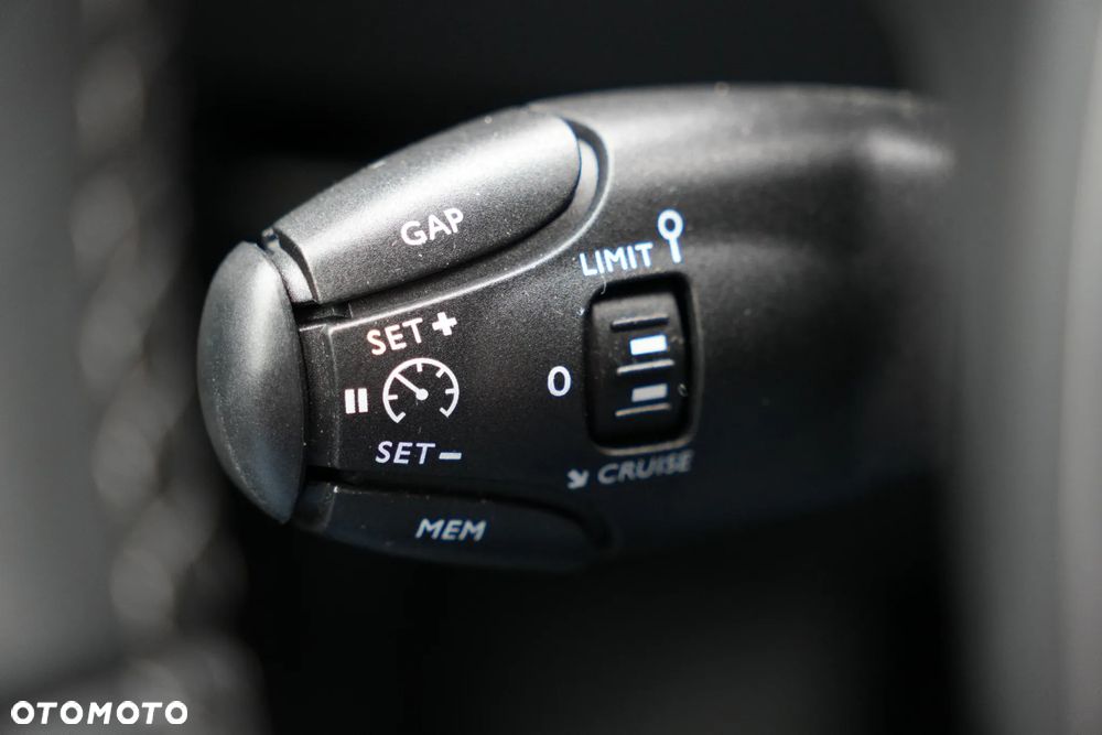 Peugeot 3008 1.6 PureTech HYbrid Allure S&S EAT8 - 22