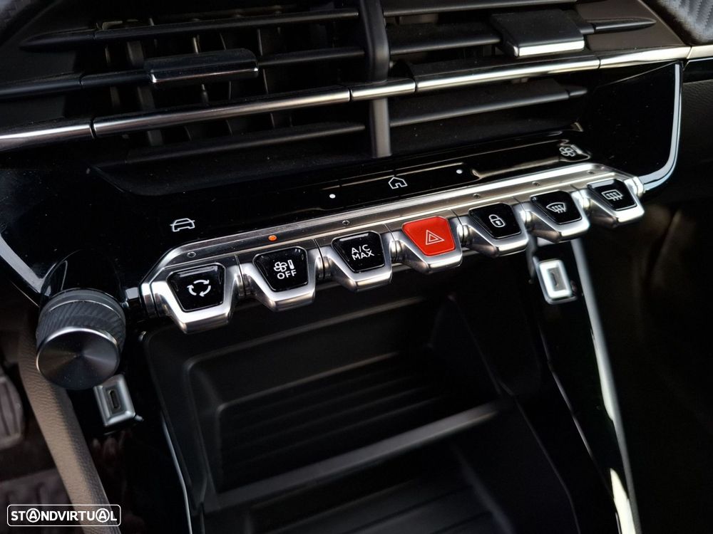 Peugeot 2008 1.2 PureTech Active — fotografia 17