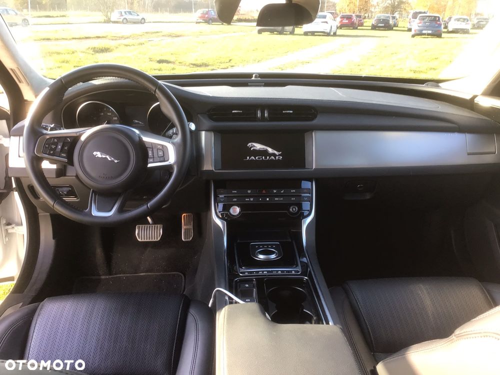 Jaguar XF 2.0 i4D Prestige - 10