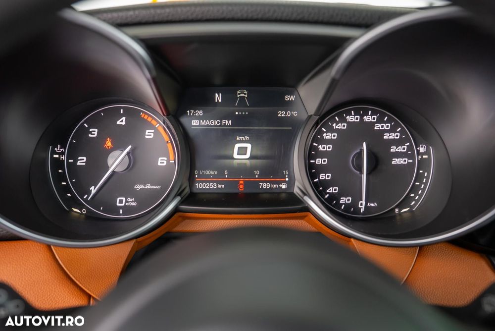 Alfa Romeo Giulia 2.2 - 16
