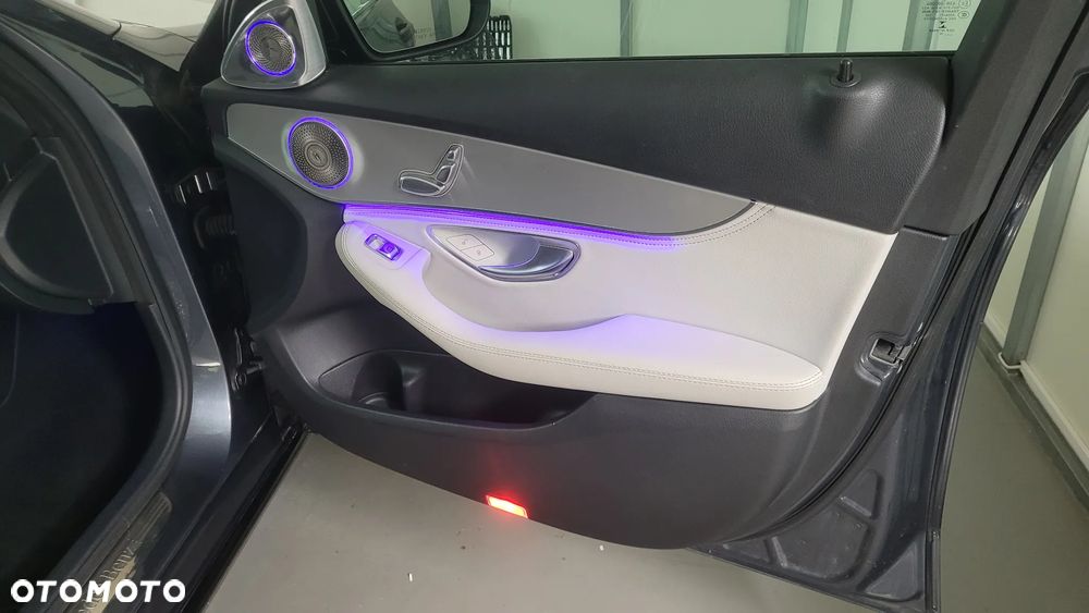 Mercedes-Benz Klasa C 300 7G-TRONIC - 24