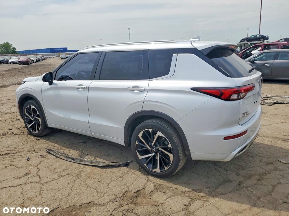 Mitsubishi Outlander - 6