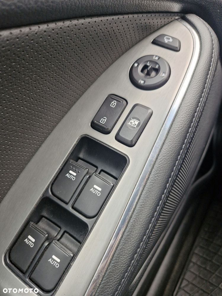 Kia Optima 2.0 L - 5