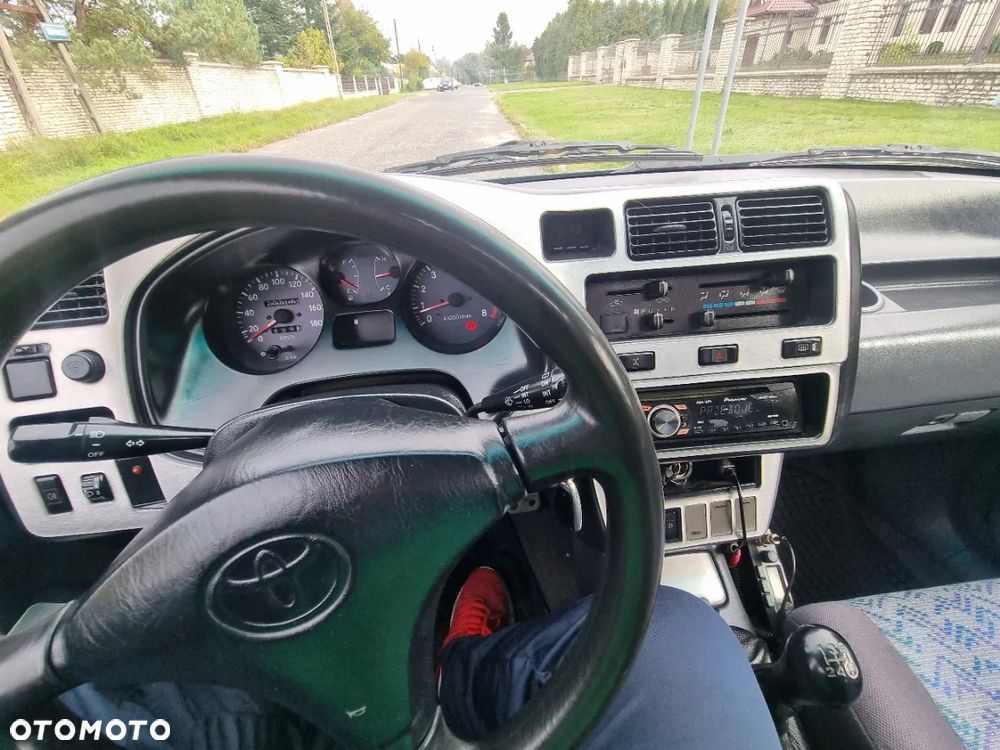 Toyota RAV4 2.0 GLi - 24