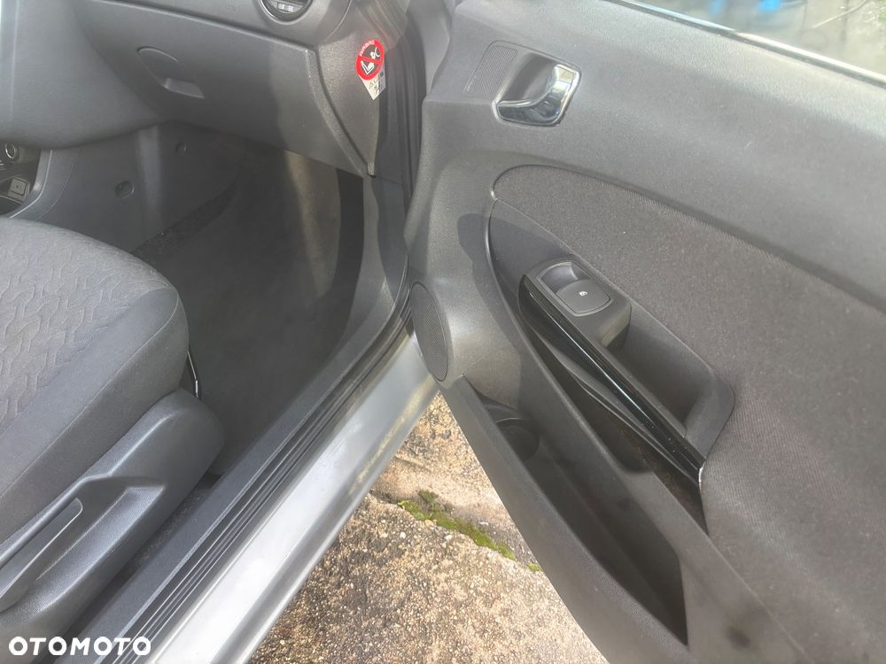 Opel Corsa 1.2 16V Cosmo - 24