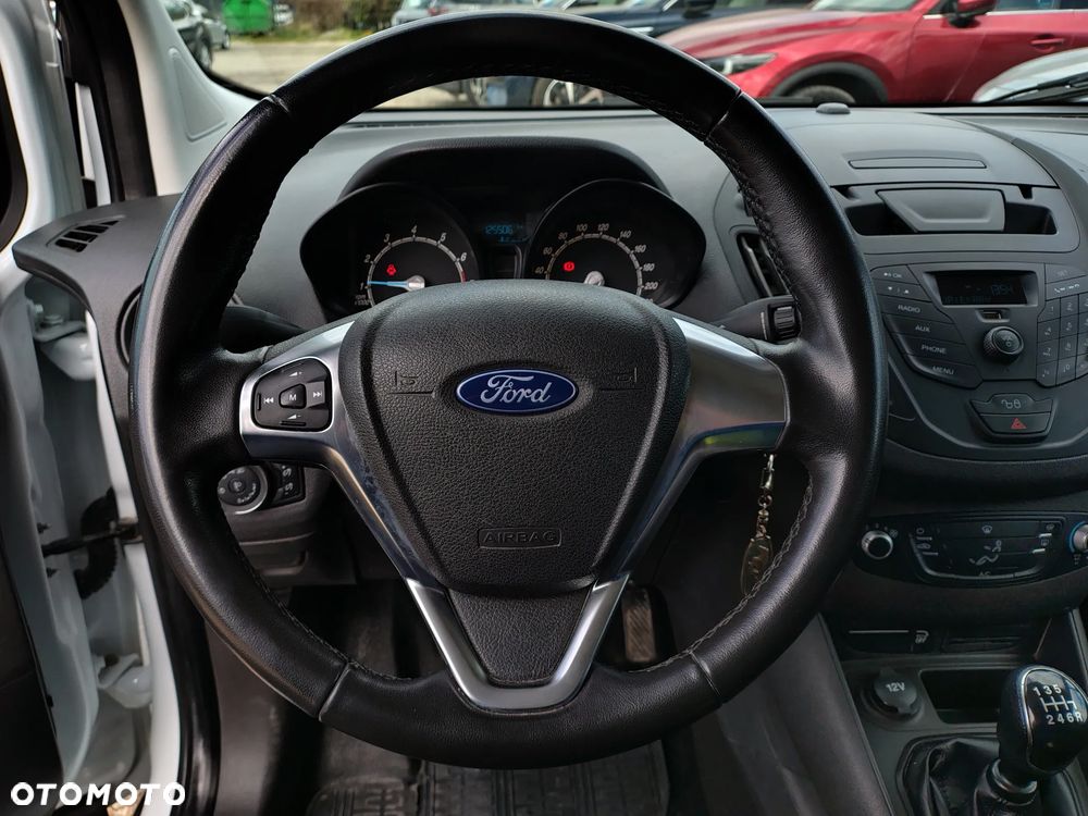 Ford Transit Courier - 12