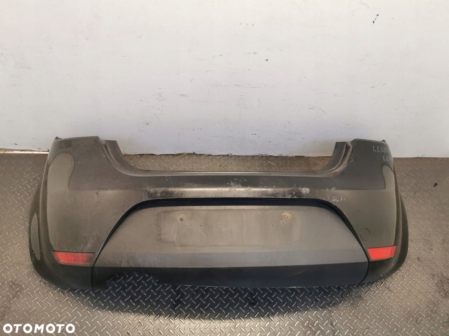 SEAT LEON FL 2008- ZDERZAK TYŁ KOD LAKIERU Lc9z - 1