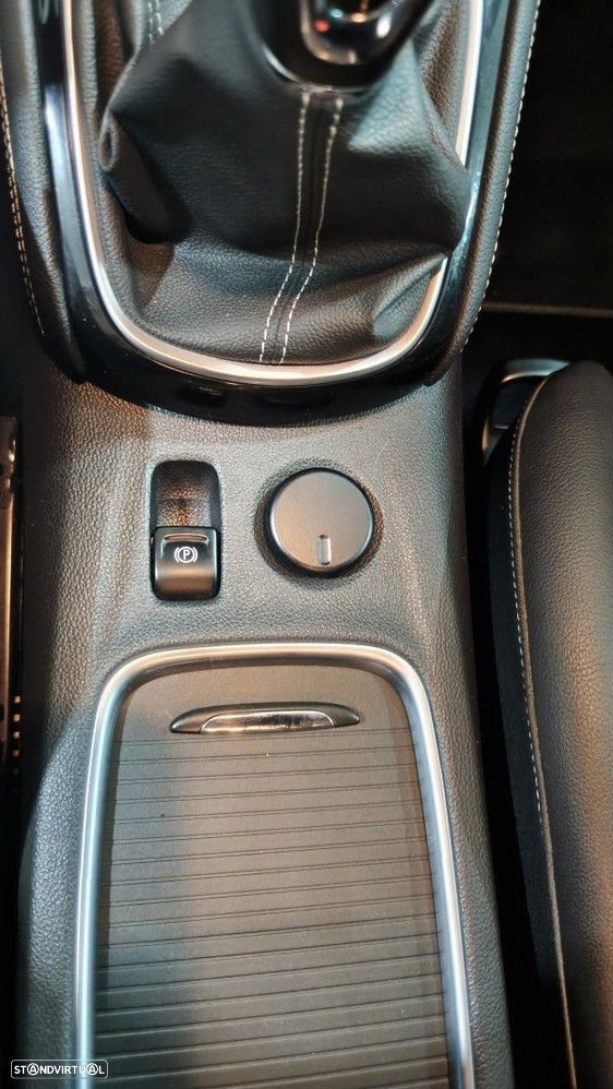 Opel Astra 1.2 T Design & Tech S/S - 22