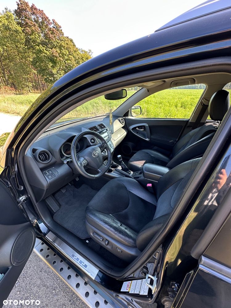 Toyota RAV4 - 10