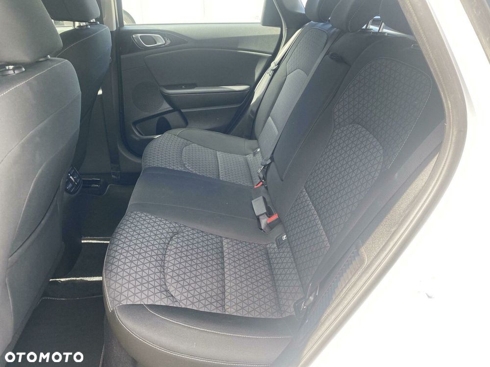 Kia Ceed - 22