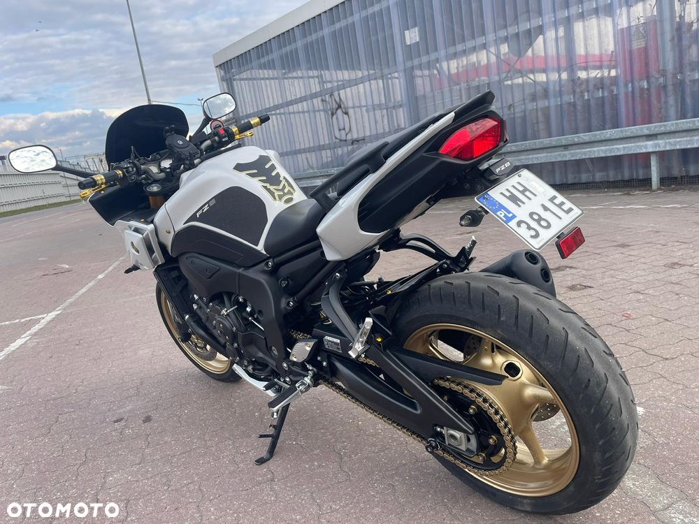 Yamaha FZ8 - 17